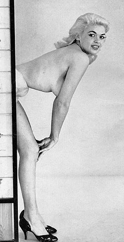 Jayne Mansfield - Posing oben ohne