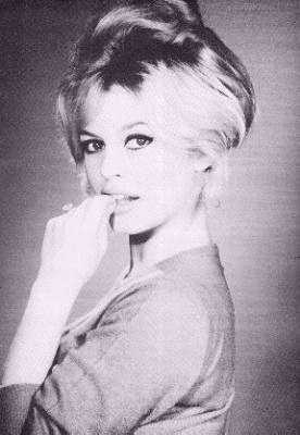 Brigitte Bardot - Posing