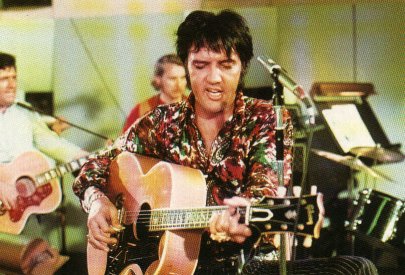 Elvis Presley - mit Gitarre