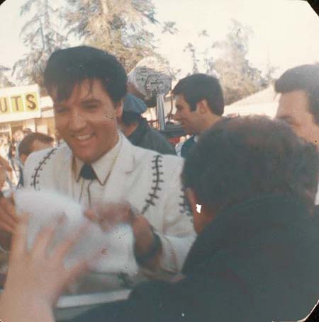 Elvis Presley - in der Menge