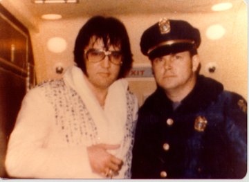 Elvis Presley - mit Cop