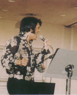 Elvis Presley - Singing in the Studio