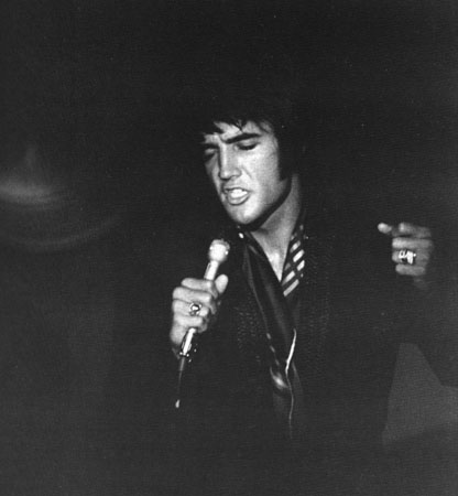 Elvis Presley - Vegas, Singing