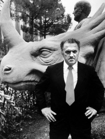 Federico Fellini - Posing