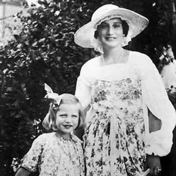 Grey Gardens - Alte Aufnahme von Edith Bouvier Jr. und Sr.