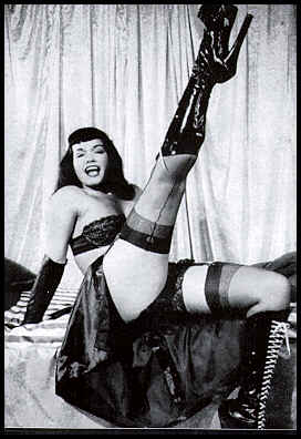 Bettie Page - mit Stiefel