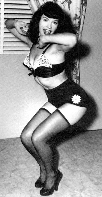 Bettie Page - in den Knien