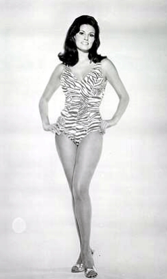 Raquel Welch - Zebra-Dress