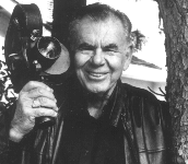 Russ Meyer mit Kamera