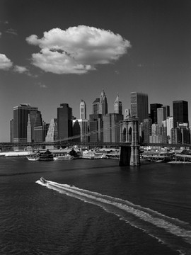 Henri Silberman -  White Cloud over Brooklyn Bridge Poster