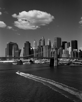Henri Silberman -  White Cloud over Brooklyn Bridge Poster